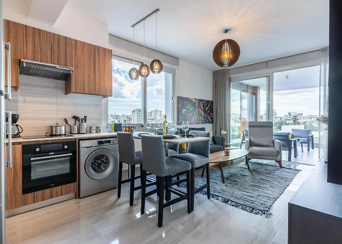 アパート Sunflower 1-bedroom In ラルナカ