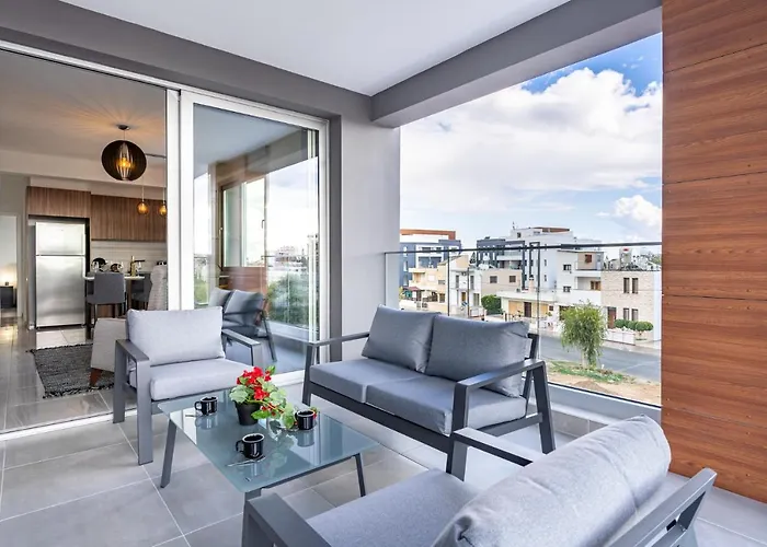 アパート Sunflower 1-bedroom In ラルナカ